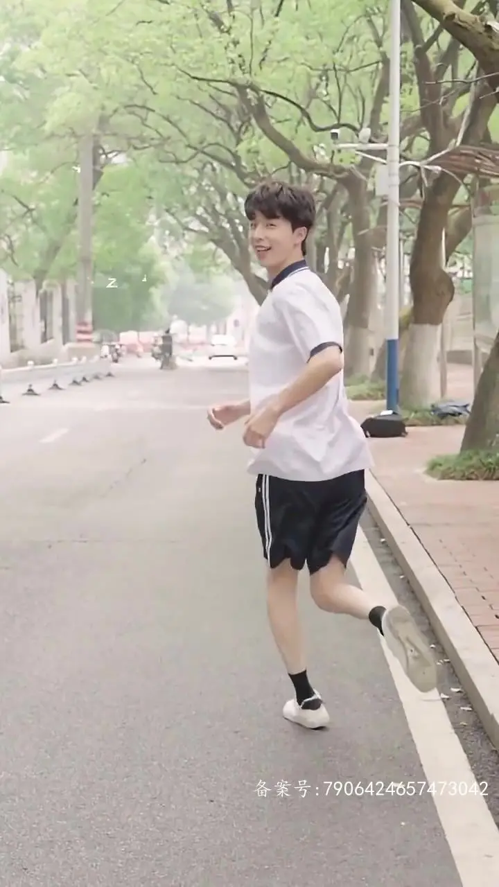 《新偷偷喜欢你》：爱意暗涌，心动不绝，一份关于暗恋的青春奏鸣曲